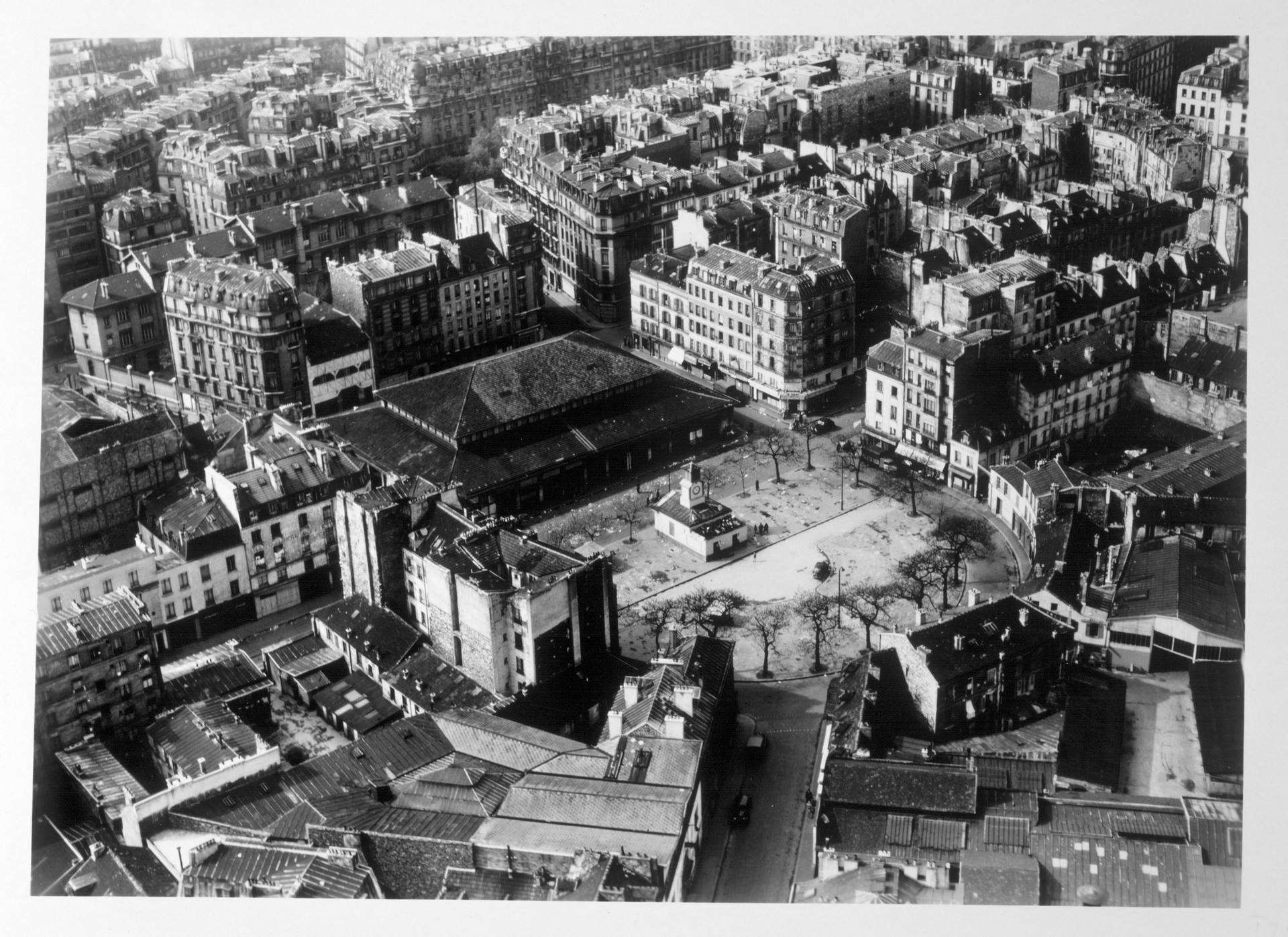 vue aérienne de paris la place et le marché d'aligre, 12ème arrondissement, paris. ph344 6445
